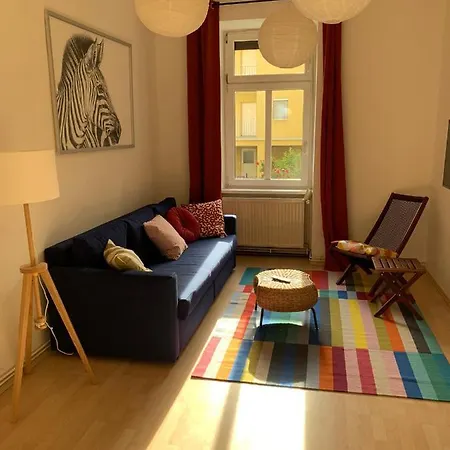 Traveler's Shelter - By Nahuen Lejlighed *