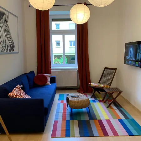 Apartment Traveler's Shelter - By Nahuen Graz