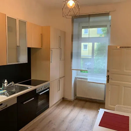 Traveler's Shelter - By Nahuen * Graz