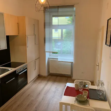 Traveler's Shelter - By Nahuen * Graz