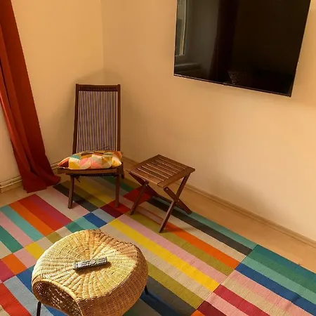 Traveler's Shelter - By Nahuen Lejlighed