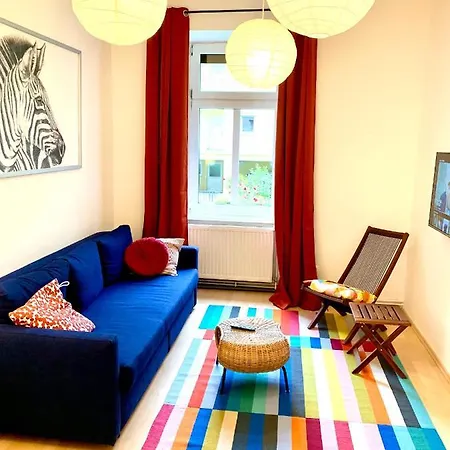 Apartment Traveler's Shelter - By Nahuen Graz