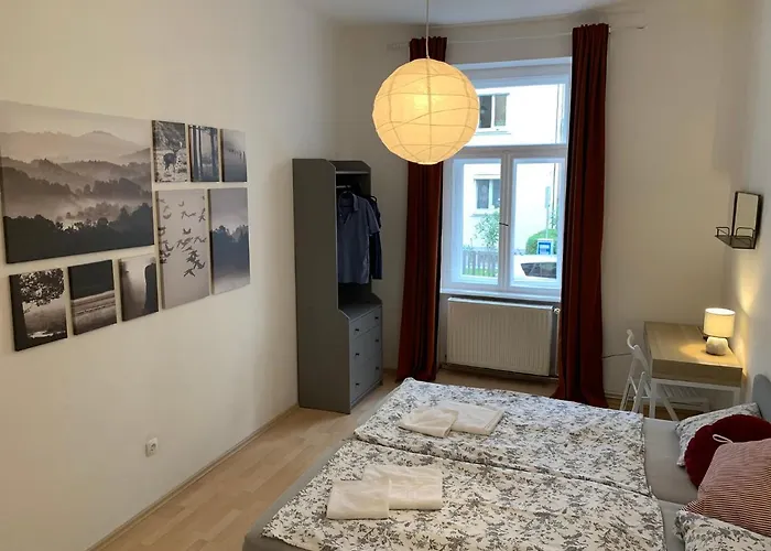 Traveler's Shelter - By Nahuen * グラーツ