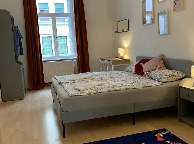 Traveler's Shelter - By Nahuen グラーツ