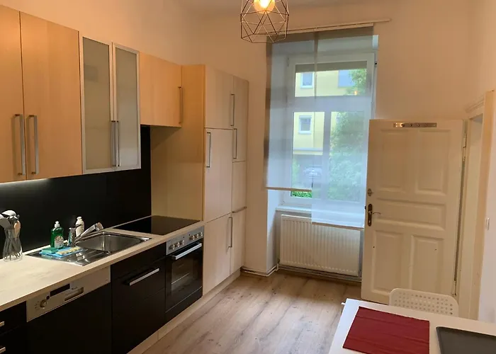 Traveler's Shelter - By Nahuen * グラーツ