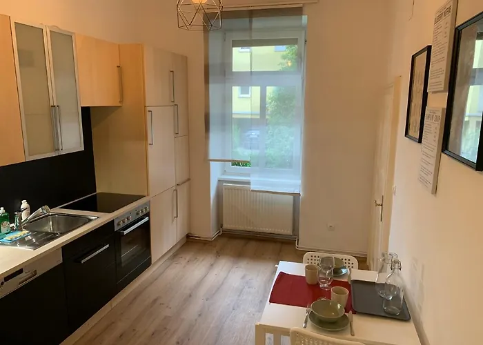 Traveler's Shelter - By Nahuen * グラーツ